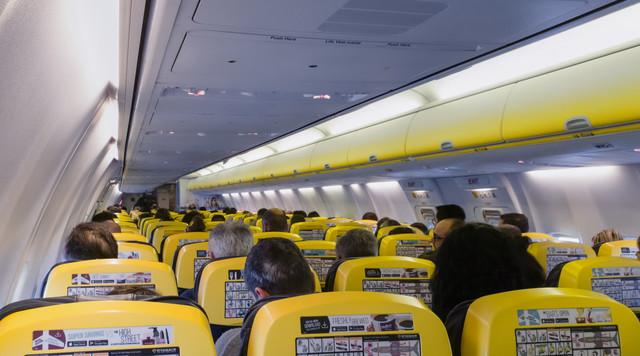 Tömegverekedés egy Ryanair járaton zavarta meg a Londonba tartó utazást