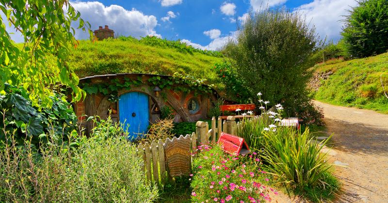 Fedezze fel a hobbit házakat: egyedi szálláshelyek a természetben