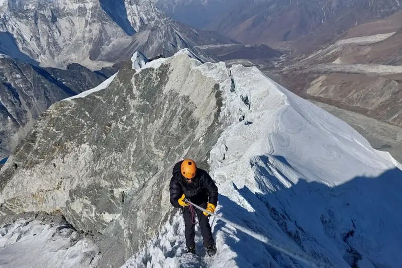 A tériszony legyőzése 6189 méteren: Egy magyar hegymászó története