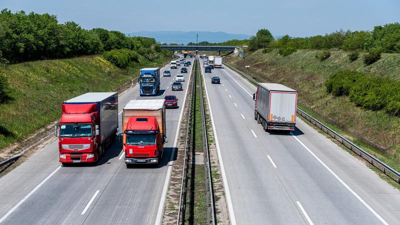 Új kormányzati tervezet könnyítheti a C és CE jogosítványok megszerzését