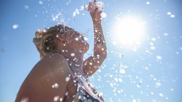 Rekordhőség sújtja Újdelhit: a hőmérséklet elérte a 49 Celsius-fokot