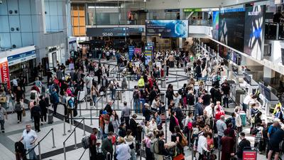 Versenyhivatal figyelmezteti a fapados légitársaságokat a káosz miatt