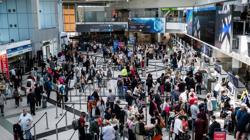 Versenyhivatal figyelmezteti a fapados légitársaságokat a káosz miatt