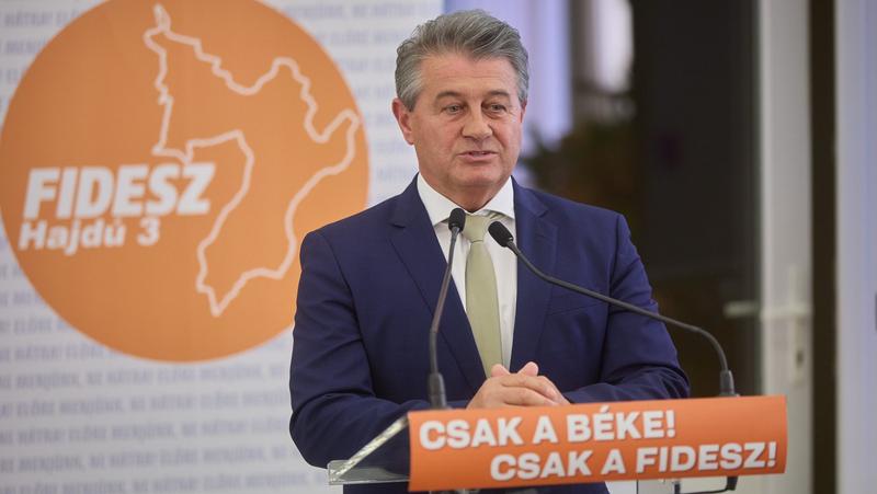 Tasó László a Fidesz képviselője etnikai alapú retorikát alkalmaz