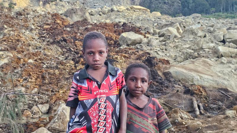 Kétezer ember élete forog kockán a pápua új-guineai földcsuszamlás miatt