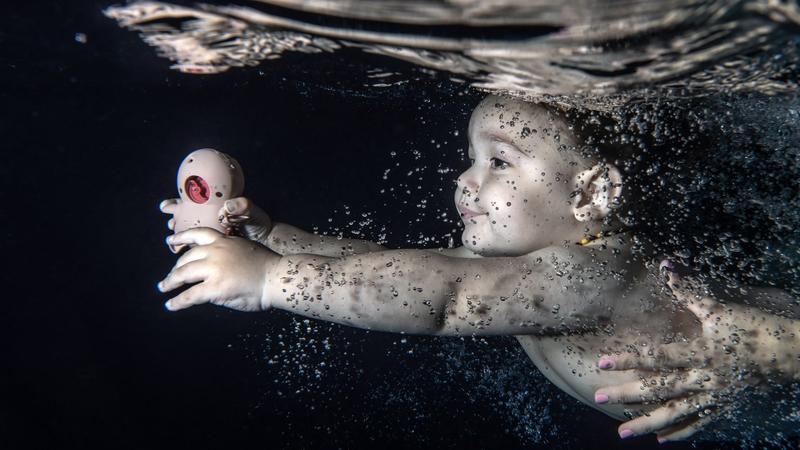 Gyarmati Andrea szerint a csecsemők ösztönös úszók