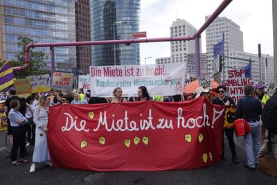 Többezres tüntetés Berlinben a magas lakbér és kényszerkilakoltatások ellen