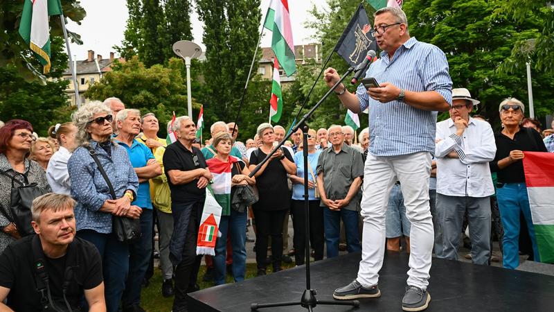 Bayer Zsolt az EU ítélete ellen tüntetett Budapesten
