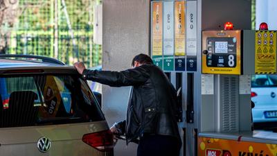 Üzemanyagárak csökkenése várható Pünkösdhétfőn Magyarországon
