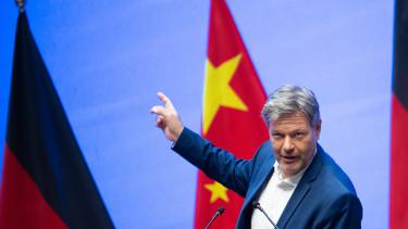 Kína és az EU tárgyal a vámokról, miközben új szankciók sújtják az orosz gázt