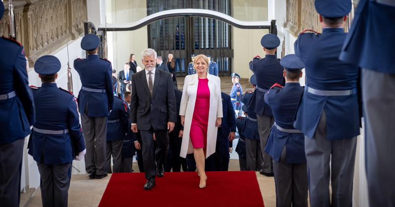 Cseh és szlovák államfők kölcsönös kitüntetése a prágai Hradzsinban
