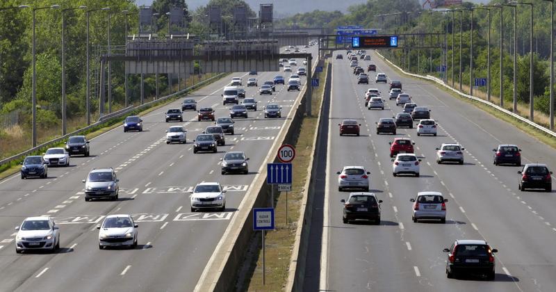 Balesetek és útlezárások lassítják a forgalmat az M1-esen és több főútvonalon