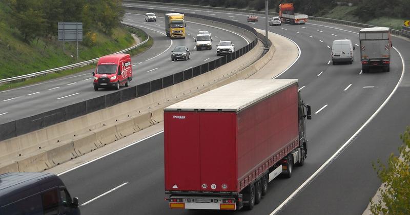 Európában súlyos a kamionsofőrhiány: több mint 200 ezer sofőr hiányzik
