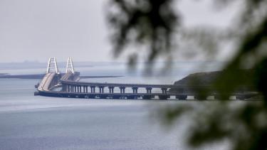 Oroszország megerősíti a Krími híd védelmét az ukrán támadások ellen