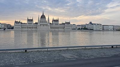 Árvíz Budapesten: lezárták az alsó rakpartokat a Duna áradása miatt