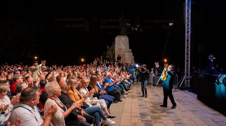 Mága Zoltán debreceni koncertje: szupercellás jégvihar ellenére is összefogás