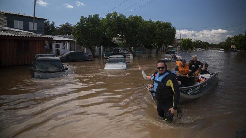 Több mint hatszázezer embert telepítettek ki a brazíliai áradások miatt