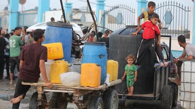 Élelmiszerszállítmányok vesznek kárba a zárt rafahi átkelőnél Gázában