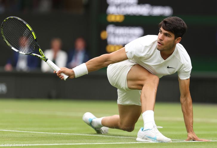 Alcaraz csodás visszatérése Wimbledonban: megőrizte címvédő státuszát