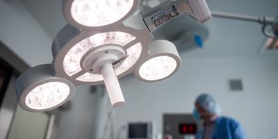 Műtéti várólisták hossza nő Magyarországon, térdprotézisre vár a legtöbb beteg