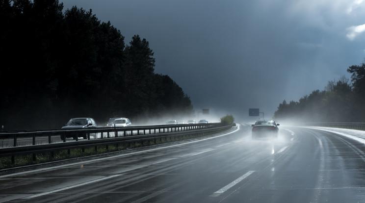 Tragédia Kínában: Autópálya omlott be, több mint harminc halott