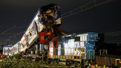 Két vonat katasztrofális ütközése Chilében: halálos áldozatok és sérültek
