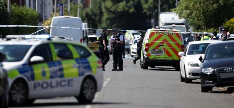 Erőszak Sunderlandben: rendőrségi épületek elleni támadások
