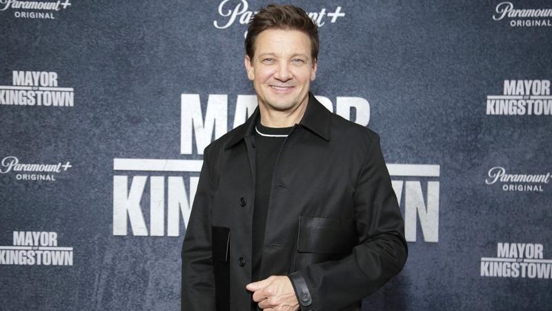 Jeremy Renner visszatér: A Tőrbe ejtve sorozat új részével tér vissza