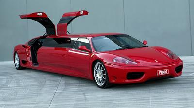 Ferrari 360 Modena átalakul: egy luxus limuzin születése