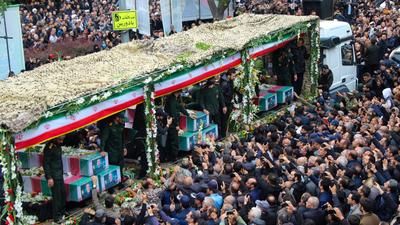 Ebrahim Raiszi iráni elnök és társai temetése zajlik Tebrizben