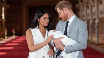 Archie, Harry herceg és Meghan Markle fiának születésnapját a királyi család figyelmen kívül hagyta