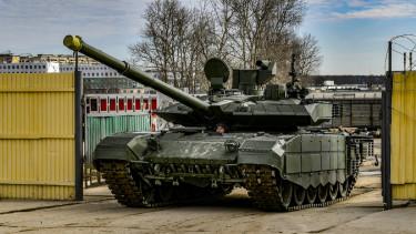 Orosz T-90M harckocsi drónok áldozatául esett Ukrajnában