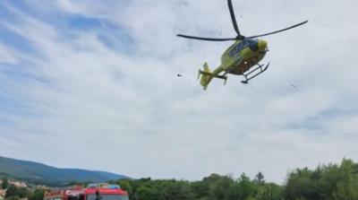 Mentőhelikopter vitte kórházba a siklóernyős balesetet szenvedett férfit