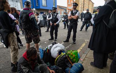 Squatterek foglalják el az üres londoni lakásokat a válság közepette