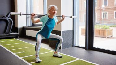 Idősek is tarthatják fittségüket súlyemeléssel, állítják kutatók