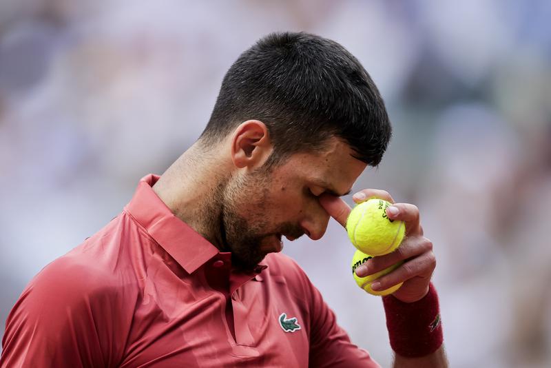 Novak Djokovics térdfájdalmak miatt kihagyja a Roland Garros negyeddöntőjét