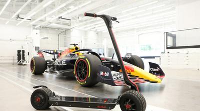 A Red Bull Racing bemutatja az RBS01 elektromos rollert