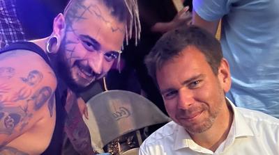 Vitézy Dávid arcképe tetoválva - A politikus meghatott reakciója