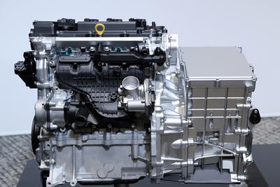 Toyota mutatja be az új generációs, többféle üzemanyaghoz igazítható motorját