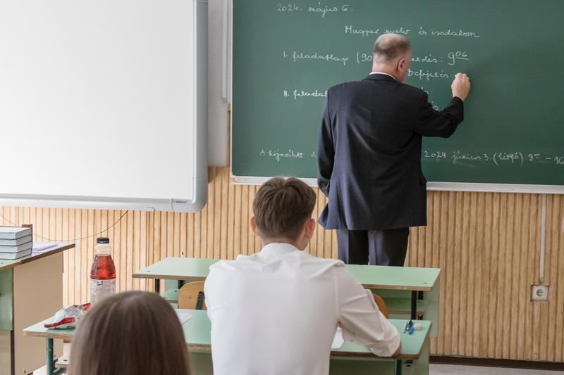 Pedagógusok büntetőjogi státusza megváltozott - Nem közfeladatot ellátó személyek