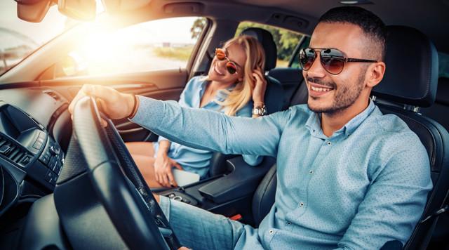 Napszemüveg használata vezetés közben: szabályok és pénzbírságok