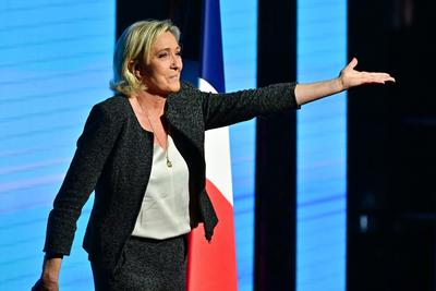 Marine Le Pen Nemzeti Tömörülése vezeti a francia választásokat