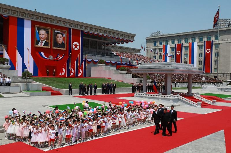 Putyin 24 év után ismét Észak-Koreában, megállapodások és diplomáciai feszültség