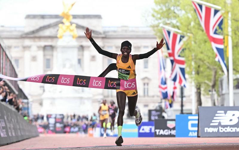 Peres Jepchirchir új világrekordot állított fel a londoni maratonon