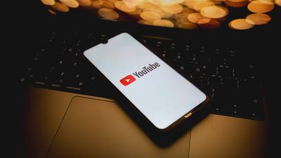 YouTube újítások: Prémium funkciók és AI-asszisztens érkezik