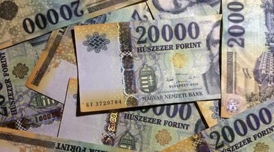 A forint háromhavi csúcsra ugrott az euróval és dollárral szemben