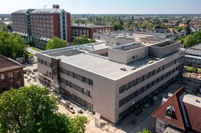 A székesfehérvári új kórháztömb építése a finisében
