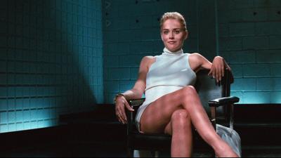 Sharon Stone újraéleszti az Elemi ösztön ikonikus lábpozát