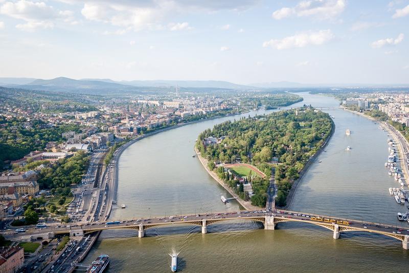 Forgalomkorlátozások a hétvégén Budapesten: kerékpáros felvonulás és futóverseny