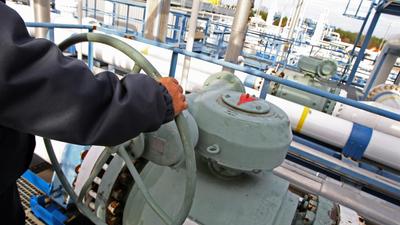 Az EU szigorítana az orosz LNG szektorra, Magyarország vétóval válaszol